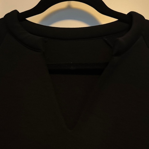 Leze the Label V-Neck Sweatshirt NWOT - Picture 4 of 5